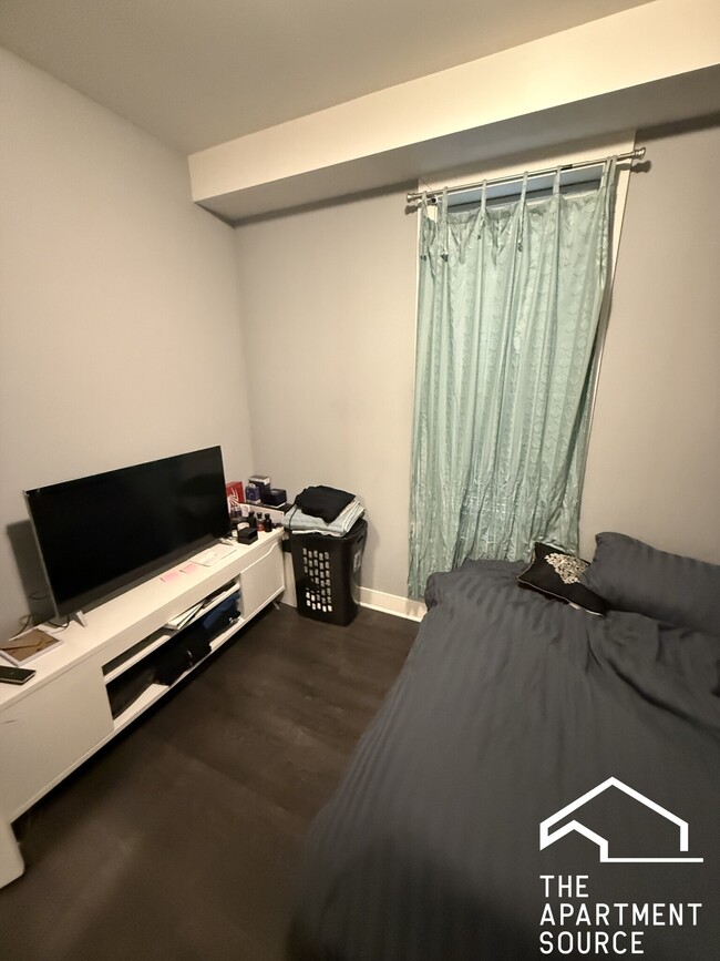 Building Photo - 1433 N Cleaver St