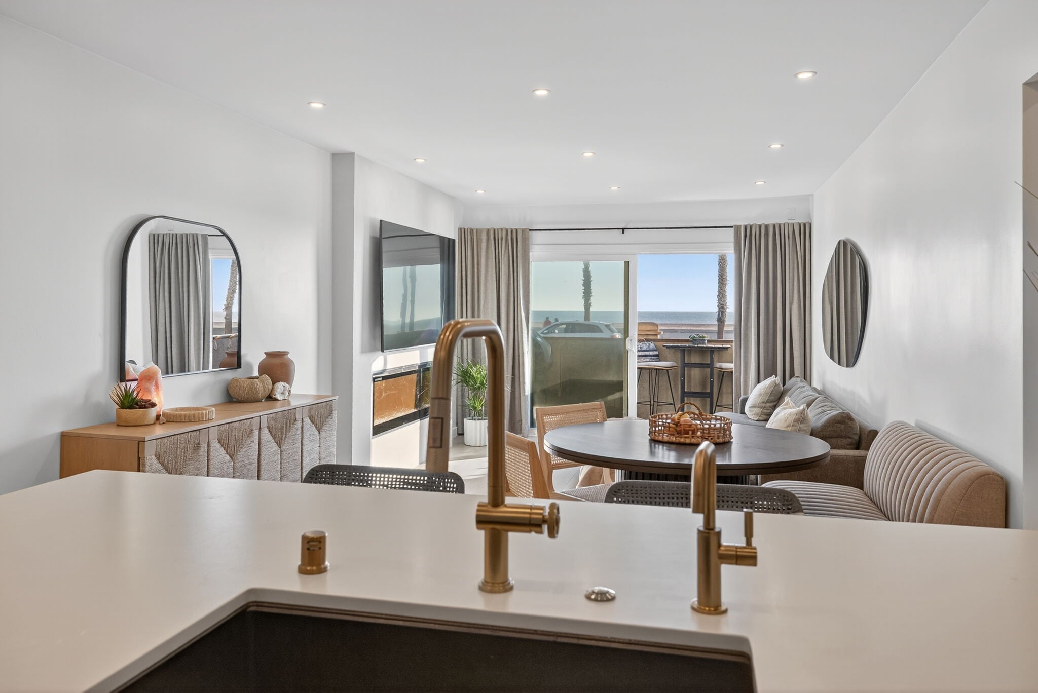 Building Photo - 218 E Surfside Dr