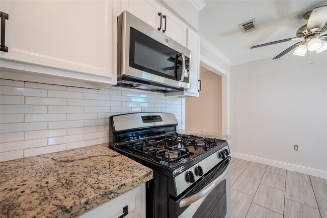 Building Photo - 16250 Camino Del Sol Dr