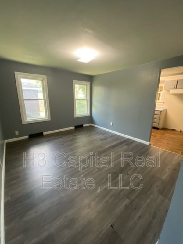 Building Photo - 562 Wilson Ave