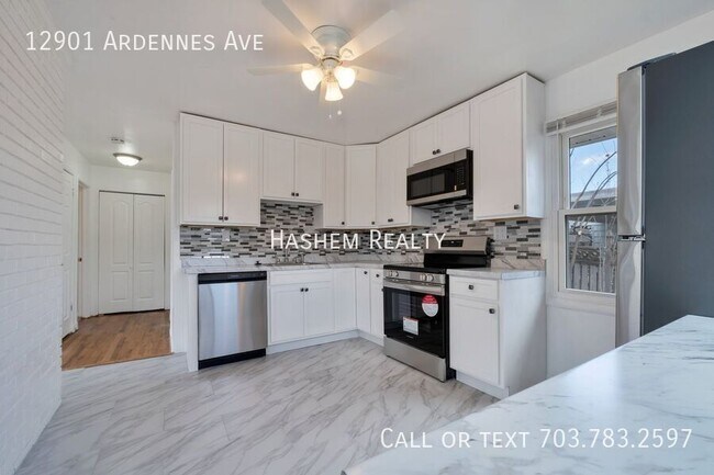 Building Photo - 12901 Ardennes Ave