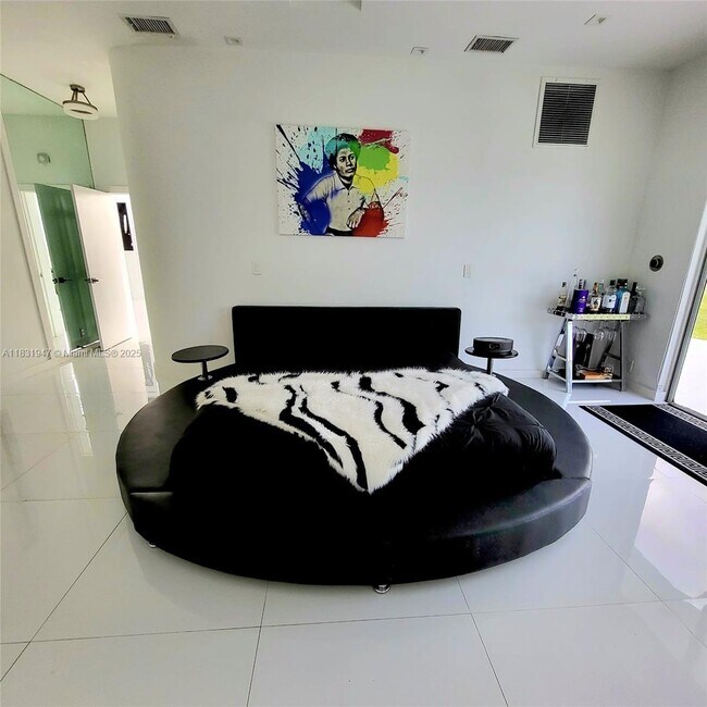 Building Photo - 6003 Umbrella Tree Ln