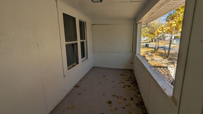 Building Photo - Welcome to your charming home located in the vibrant city of Akron