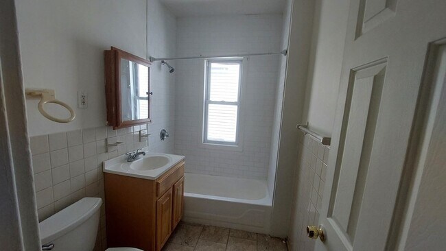 Building Photo - 7 Topliff St