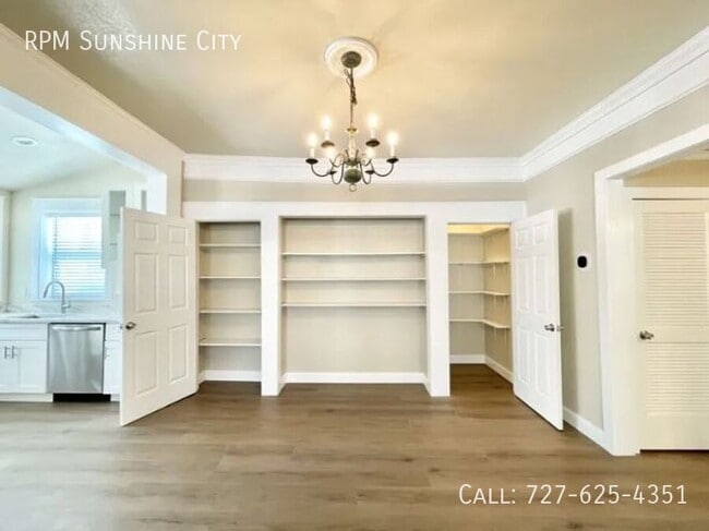 Building Photo - 7700 Boca Ciega Dr