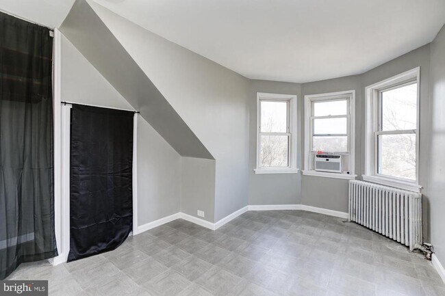 Building Photo - 1307 W Northern Pkwy