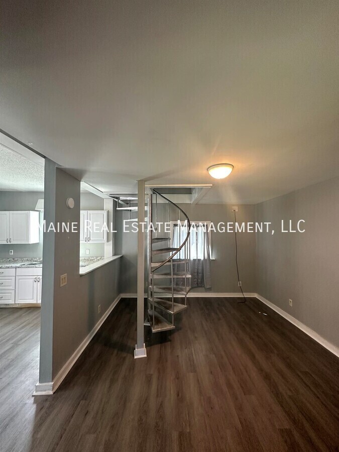 Building Photo - 171 Riverside Dr