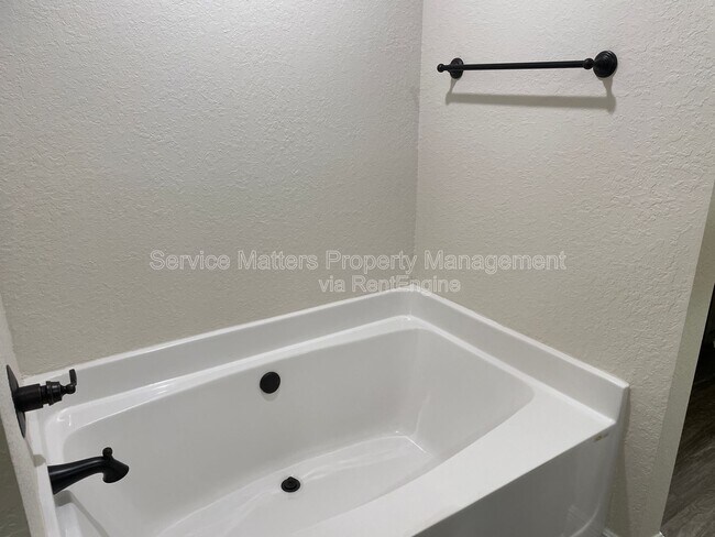 Building Photo - 5157 Peach Dr