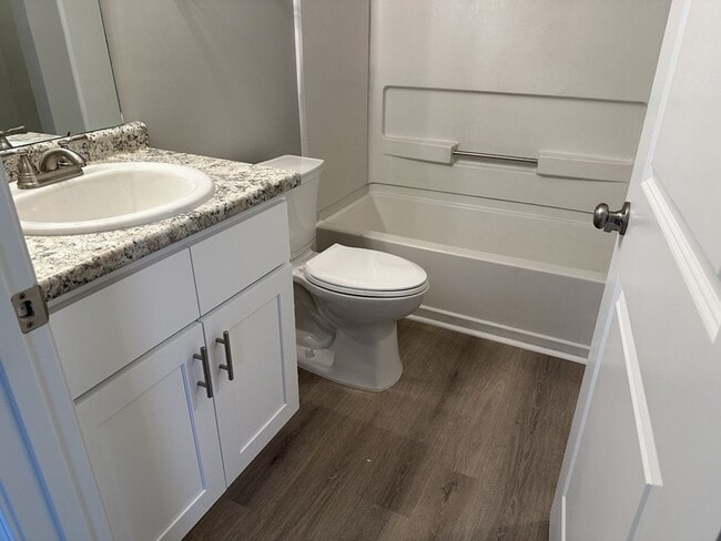 Building Photo - 1050 Rushing St