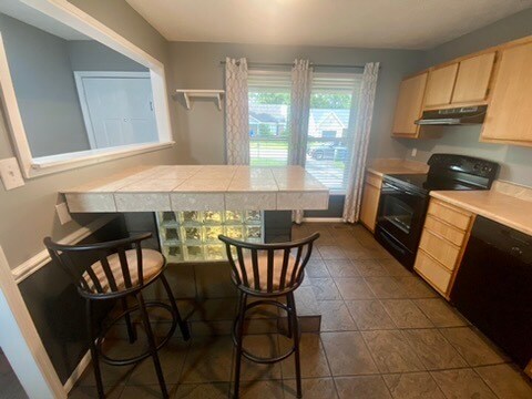 Building Photo - 5681 Pepperbush Dr
