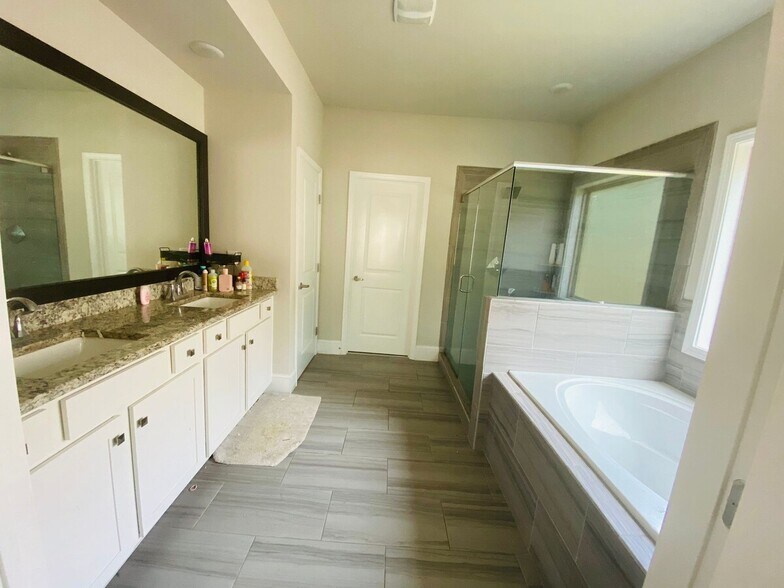 Building Photo - 5274 Sophia Downs Ct