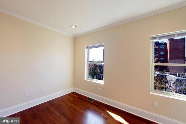 Building Photo - 335 W Girard Ave