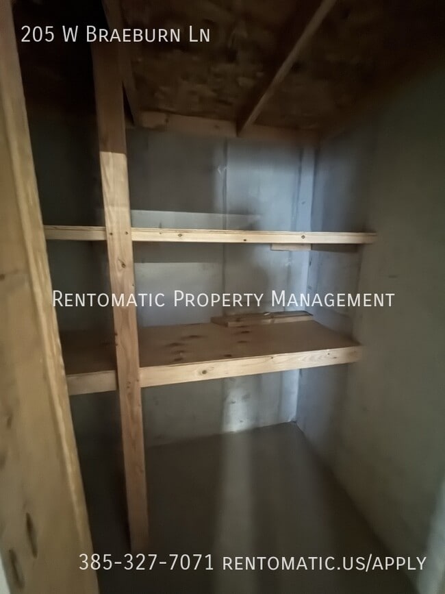 Building Photo - 205 Braeburn Ln