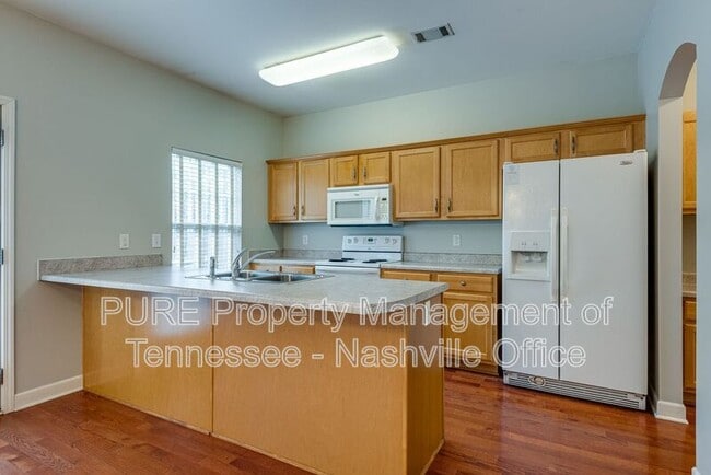 Building Photo - 553 Rosedale Ave