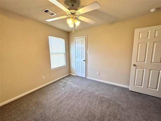 Building Photo - 5042 Ivy Fair Way