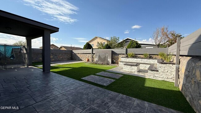 Building Photo - 13139 Saker Dr