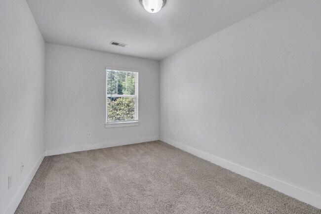 Building Photo - Stylish 3BR/2.5BA END-UNIT Townhome with Garage in Camelot Townes! $1,650/mo rent