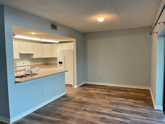 Building Photo - First floor 2BR/2BA Conquistador Condo