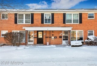 Building Photo - 2817 W 13 Mile Rd