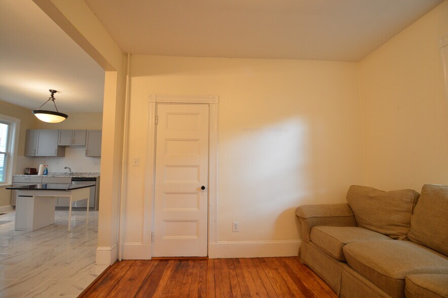 Building Photo - 10 Bucknam St