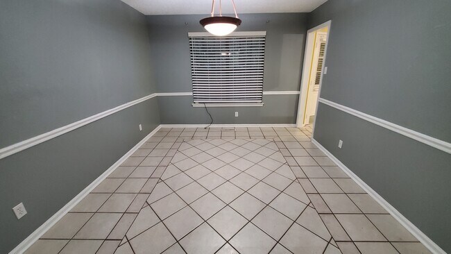 Building Photo - 1 Pine Way Ct