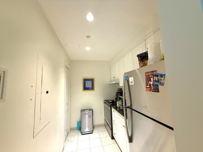 Building Photo - Elegant Back Bay Living in Full-Service La...