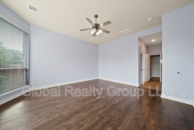 Building Photo - 431 Calm Springs