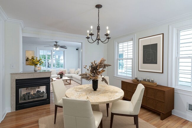 Building Photo - 35 Maple St