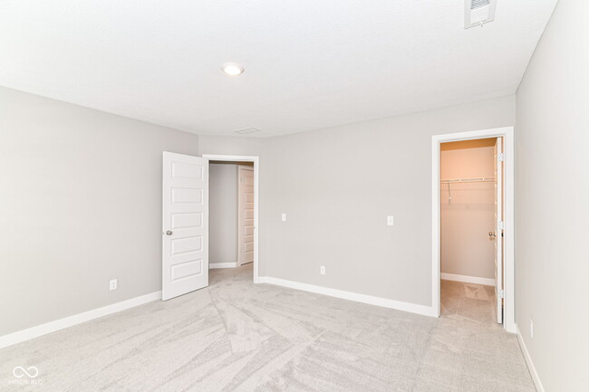 Building Photo - 6878 Sunstone Pl