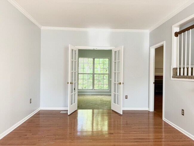 Building Photo - GORGEOUS COLONIAL IN WOODBRIDGE!