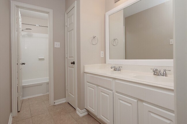 Building Photo - 79 E French Oaks Cir
