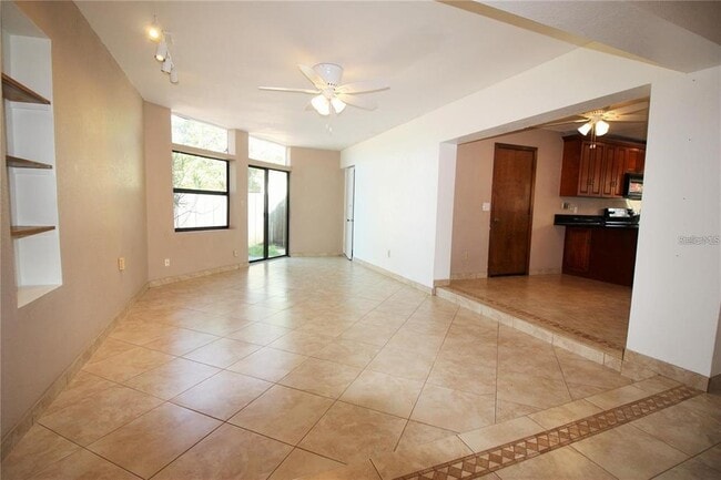 Building Photo - 120 Valmora Dr