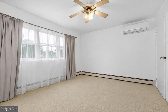 Building Photo - 728 Pennbrook Ave