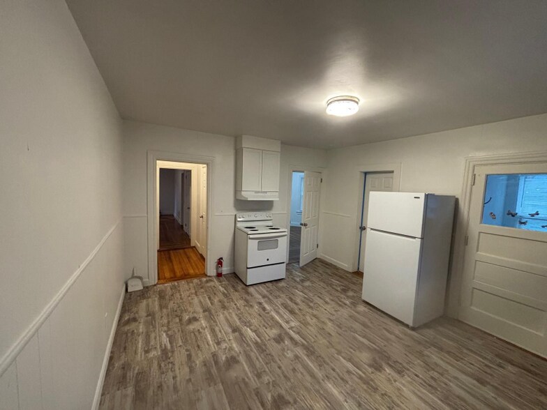 Building Photo - 697 Willett Ave