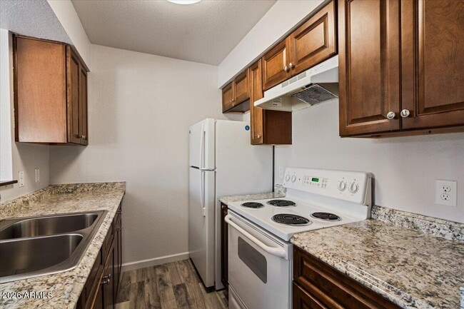 Building Photo - 1346 E Mountain View Rd