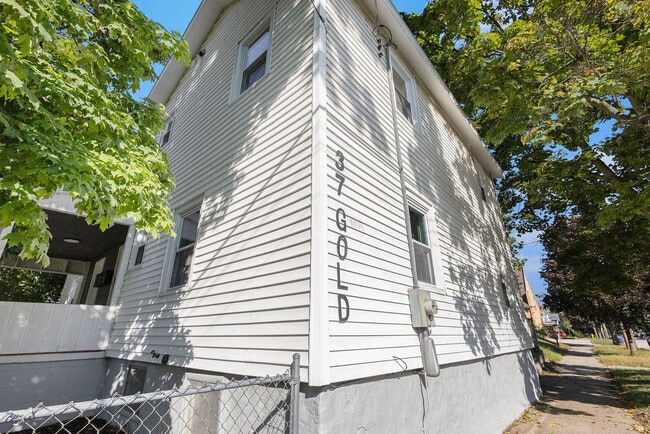 Building Photo - 37 Gold Ave NW