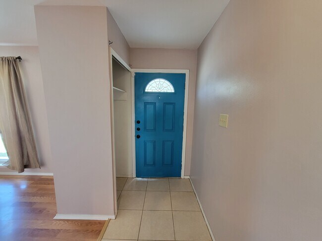 Building Photo - 1060 Richmond Dr