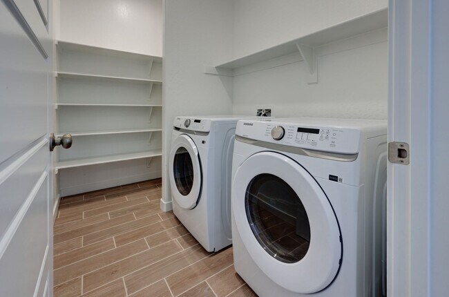 Building Photo - Brand New Home