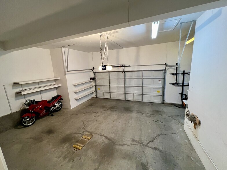 Building Photo - 6502 Silver Mesa Dr