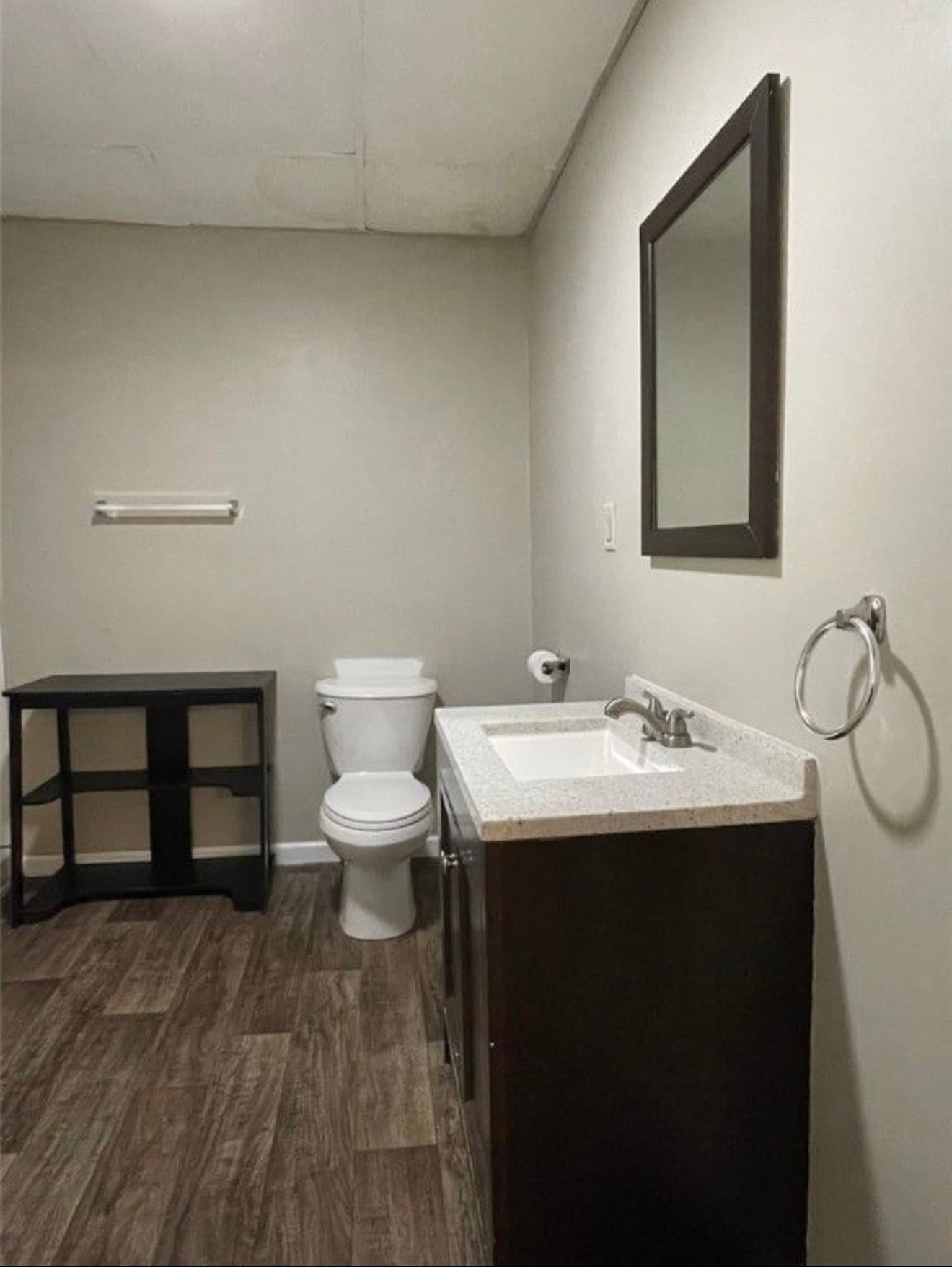 Building Photo - 107 Elm St