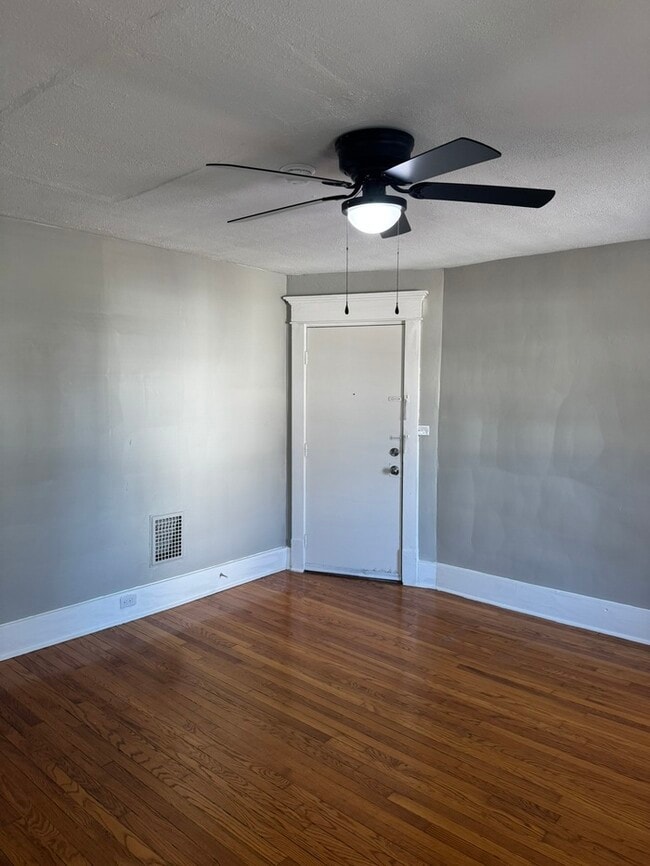 Building Photo - 1020 Sharpe Ave