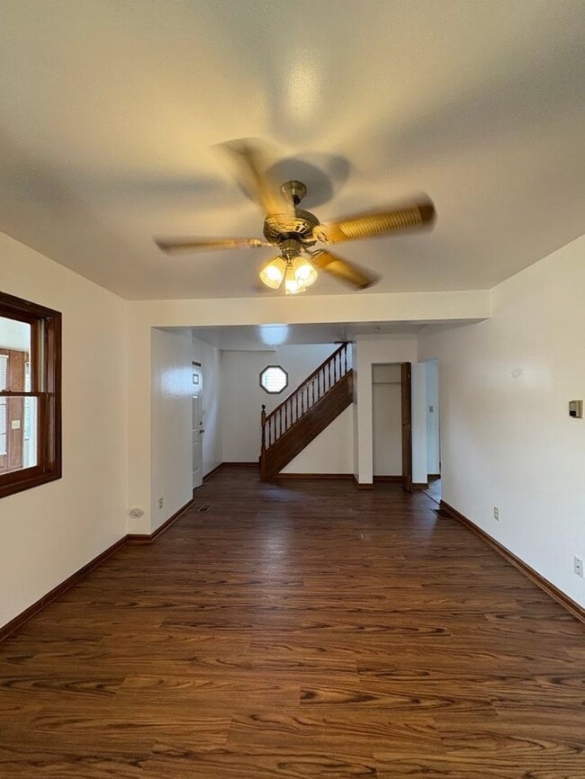 Building Photo - Three bedroom one bathroom home for rent