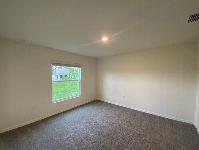 Building Photo - Not Ready for Showings until BEGINNING OF FEBRUARY... Desirable Lake Diamond Subdivision 4/2/2 **...