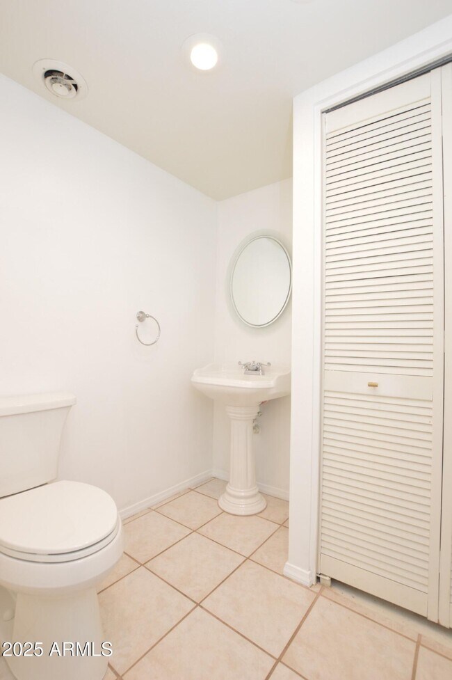Building Photo - 4028 N Granite Reef Rd