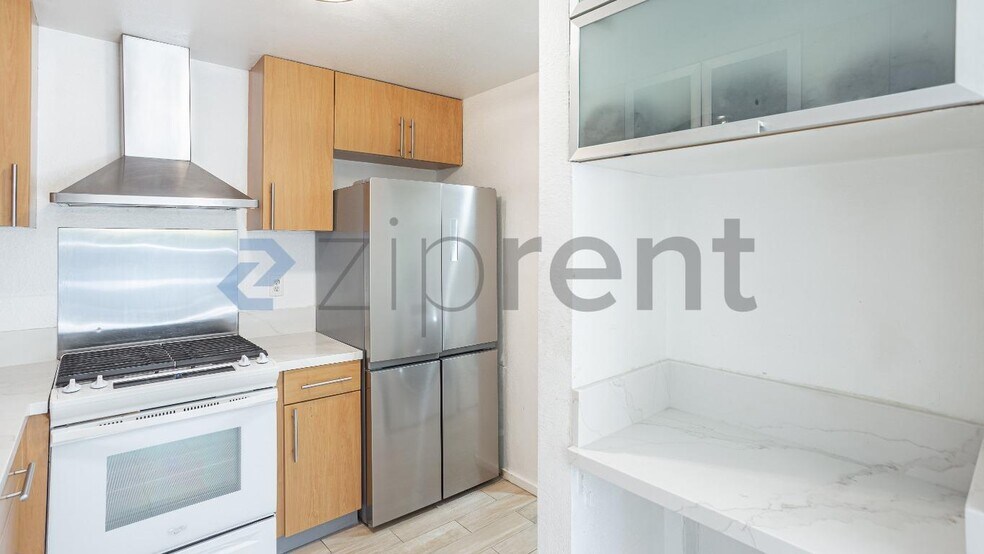 Building Photo - Unit 4