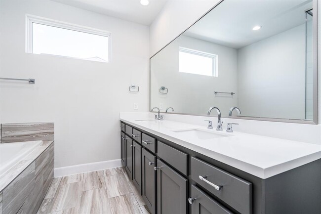 Building Photo - 3028 Charline