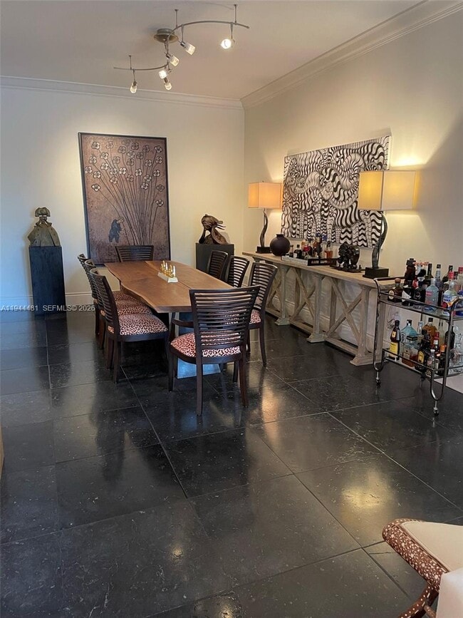 Building Photo - 650 Valencia Ave