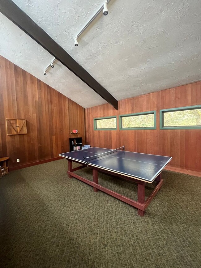 Building Photo - 2-Bedroom 2-Bathroom Condo POOL, HOT TUB and GYM included