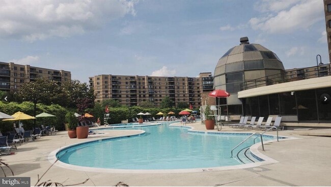 Building Photo - 8350 Greensboro Dr