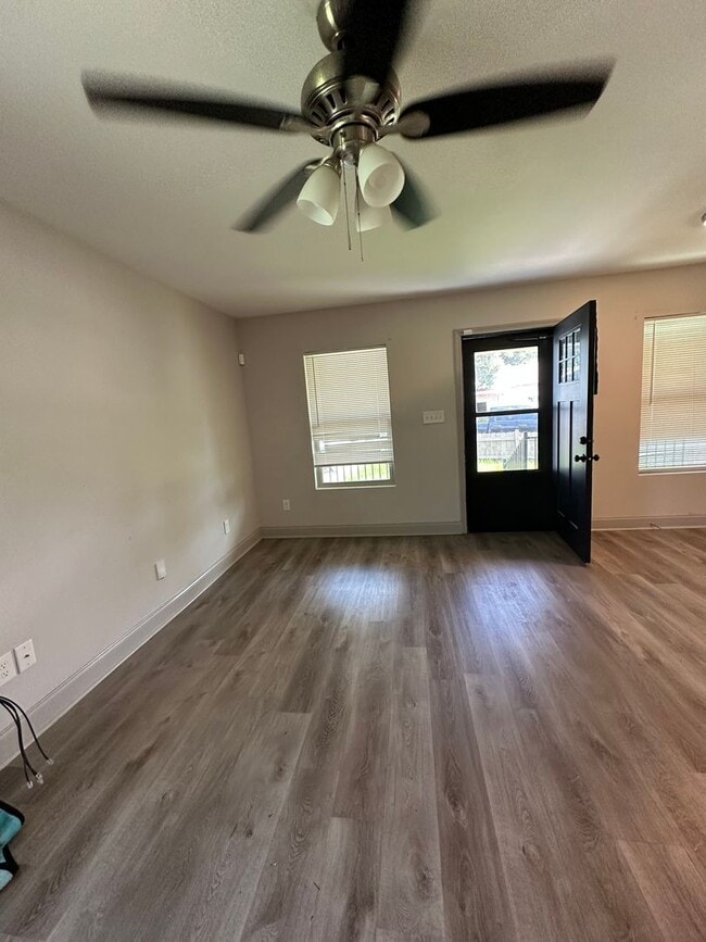 Building Photo - 1406 Memory Ln